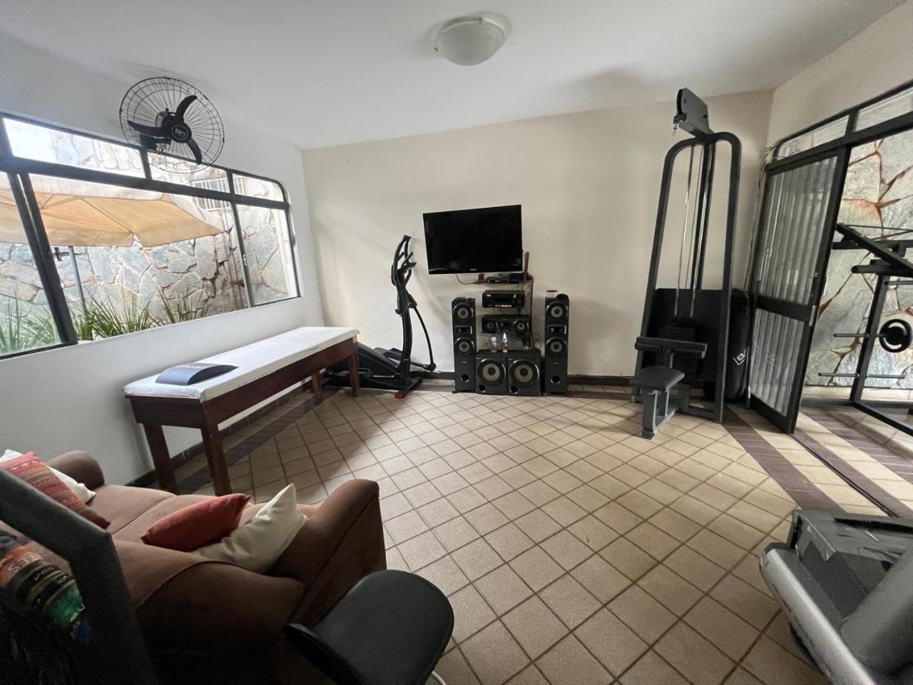 Casa Quintal Bueno! 5 Quartos Com Ar Split E Internet Ultra! Perto Do Melhor De Goiania! Marista Parques Areiao E Vaca Brava Hospital Premium Mater Dei Blue Fit Perdomo Goiania Shopping! エクステリア 写真