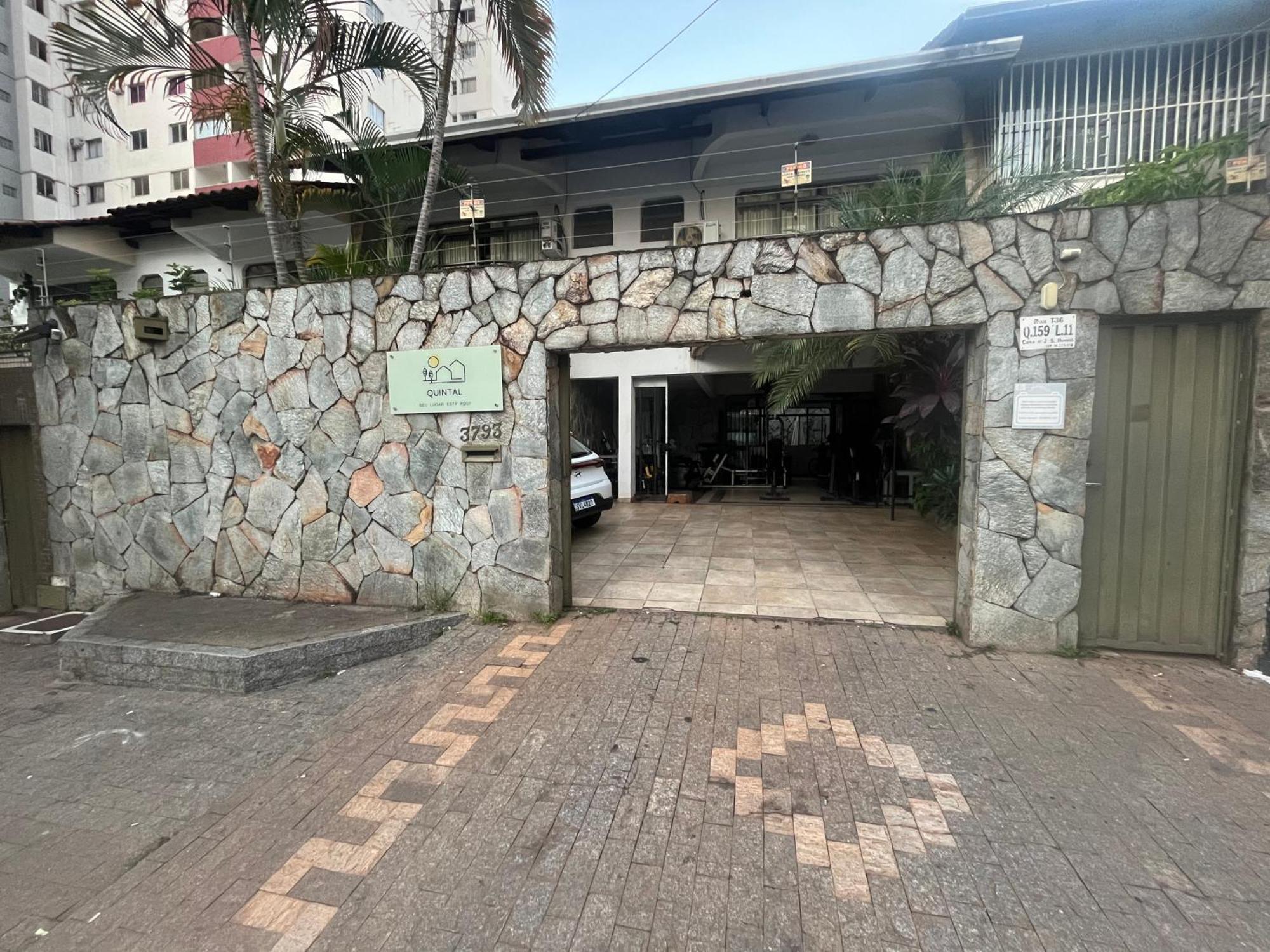 Casa Quintal Bueno! 5 Quartos Com Ar Split E Internet Ultra! Perto Do Melhor De Goiania! Marista Parques Areiao E Vaca Brava Hospital Premium Mater Dei Blue Fit Perdomo Goiania Shopping! エクステリア 写真